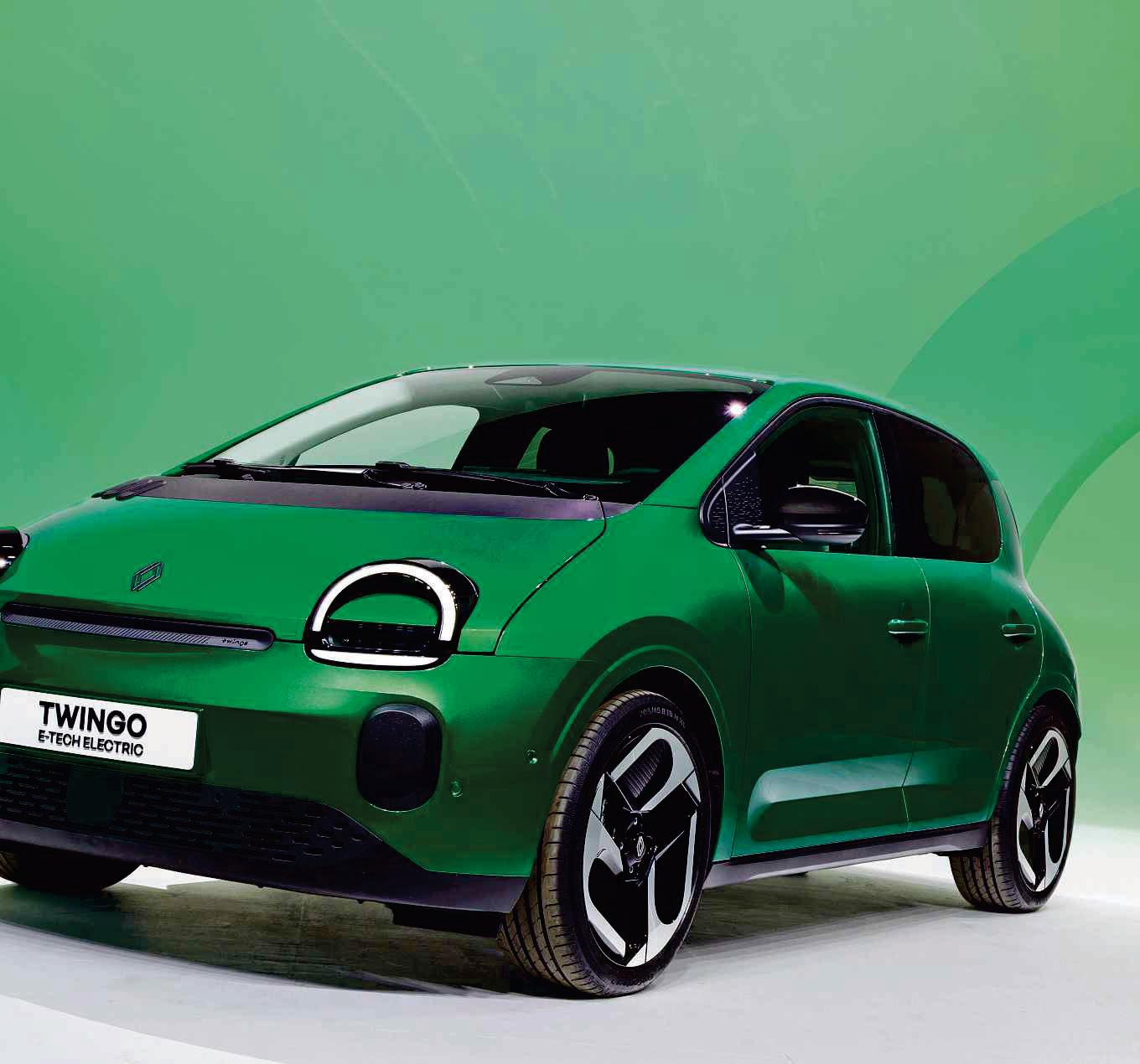 ALL SMILES AS NEW TWINGO REVEALED